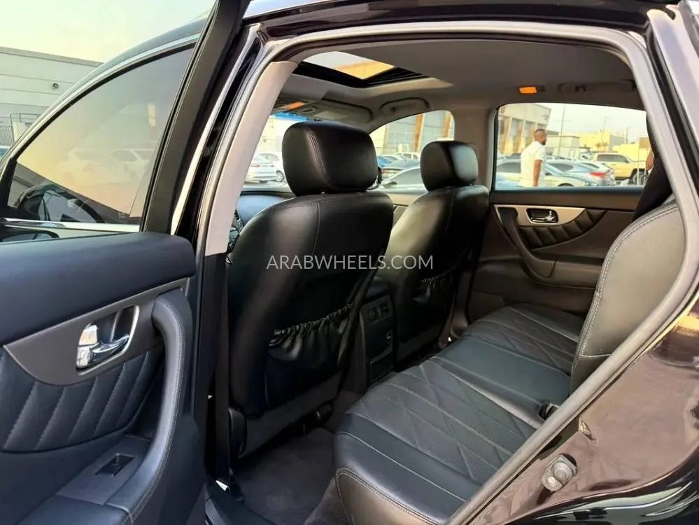 إنفينيتي QX70 2018 for Sale in الشارقة Image-13