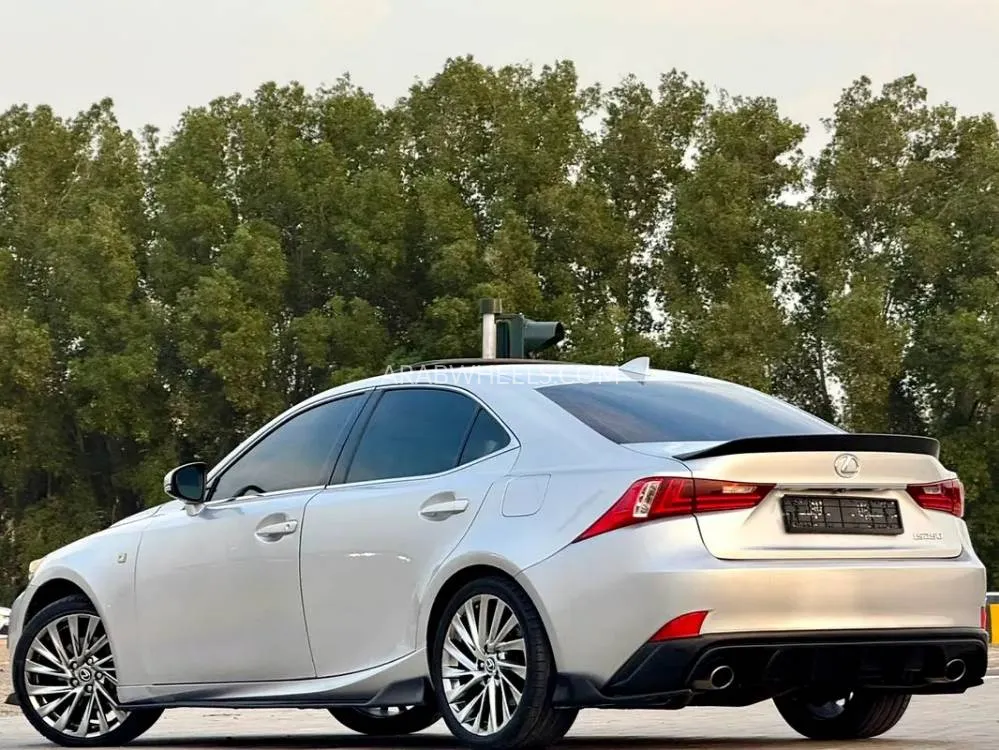 Lexus IS 2014 for Sale in Sharjah Image-2