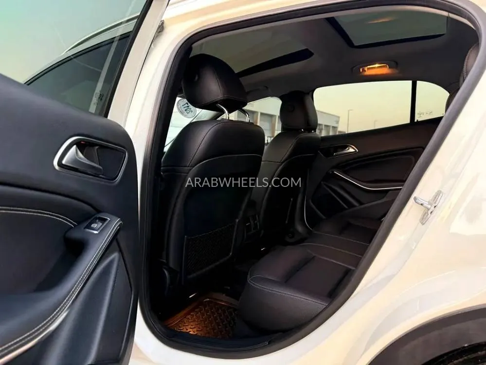 مرسيدس بنز GLA 2017 for Sale in الشارقة Image-5