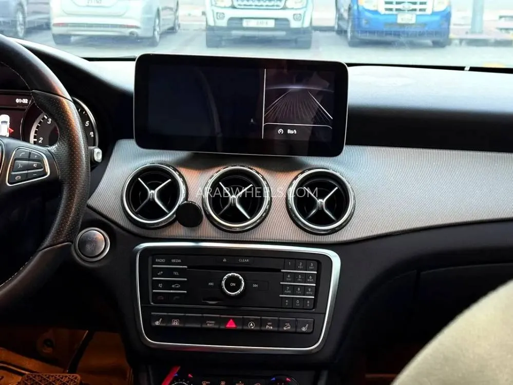 مرسيدس بنز GLA 2017 for Sale in الشارقة Image-15