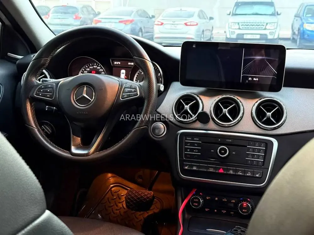مرسيدس بنز GLA 2017 for Sale in الشارقة Image-17