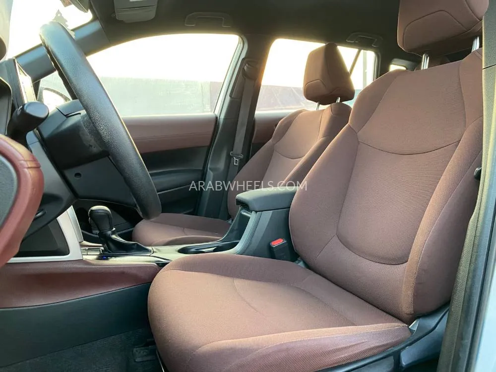 Toyota Corolla Cross 2022 for Sale in Sharjah Image-4