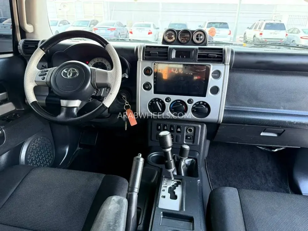 Toyota FJ Cruiser 2009 for Sale in Sharjah Image-9