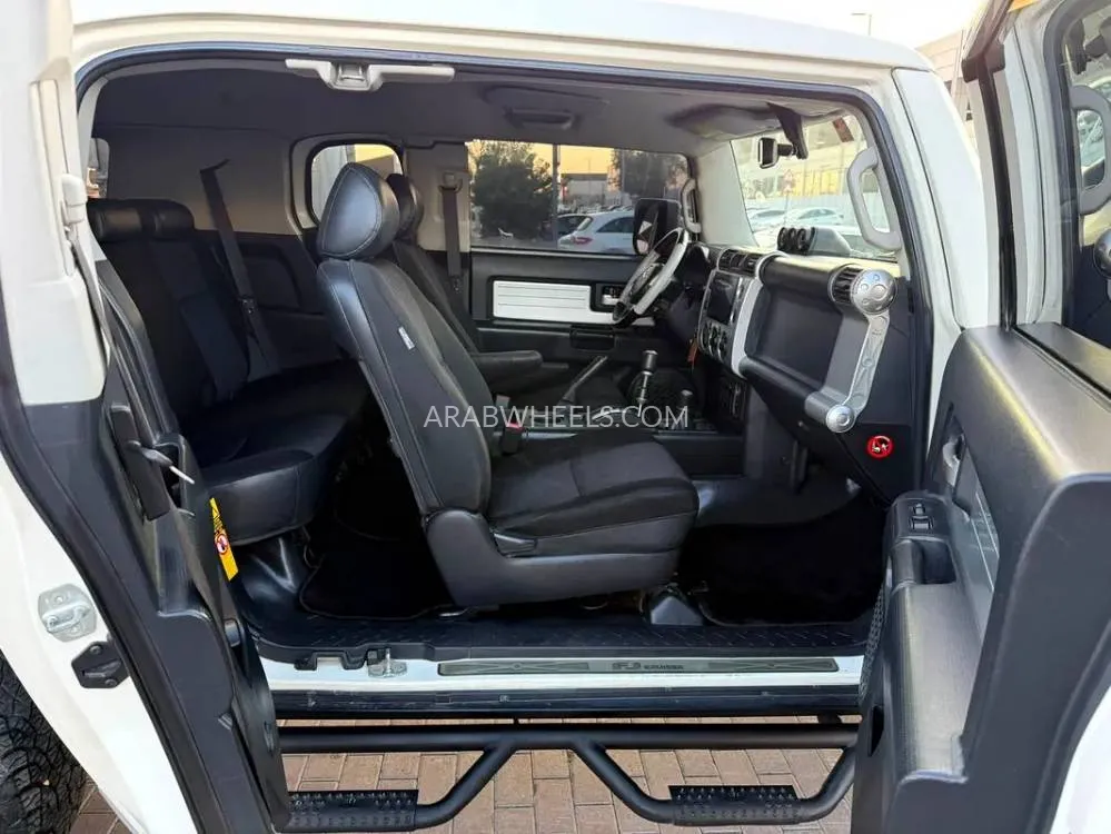 Toyota FJ Cruiser 2009 for Sale in Sharjah Image-15