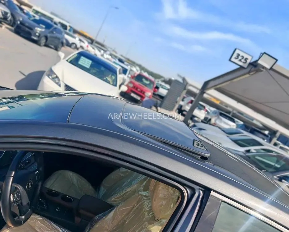 Toyota Avalon 2017 for Sale in Sharjah Image-2