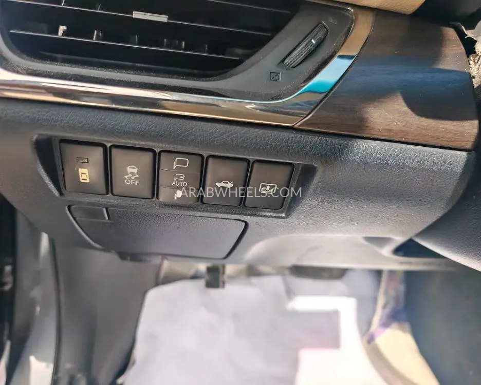 Toyota Avalon 2017 for Sale in Sharjah Image-12