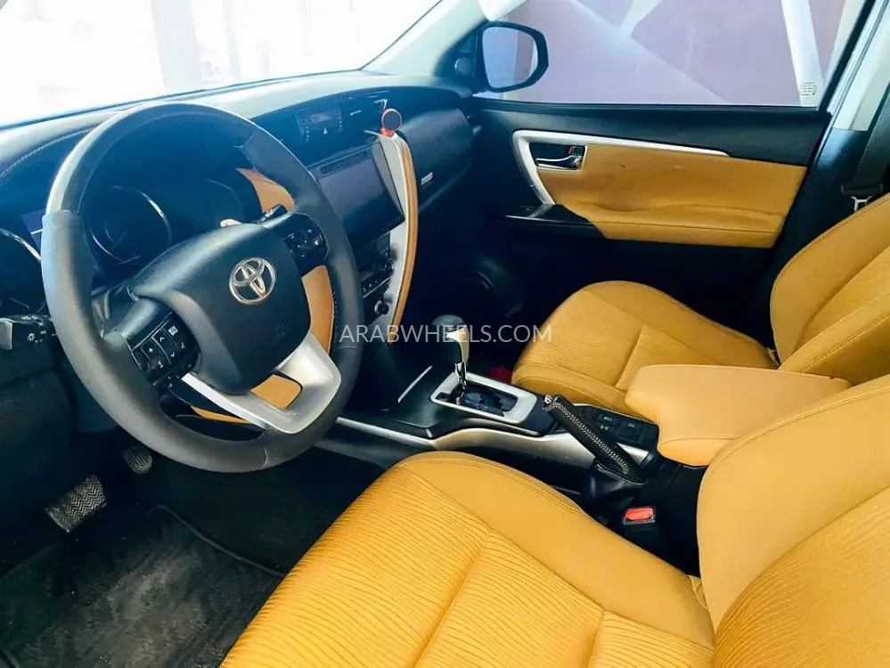 Toyota Fortuner 2018 for Sale in Sharjah Image-2