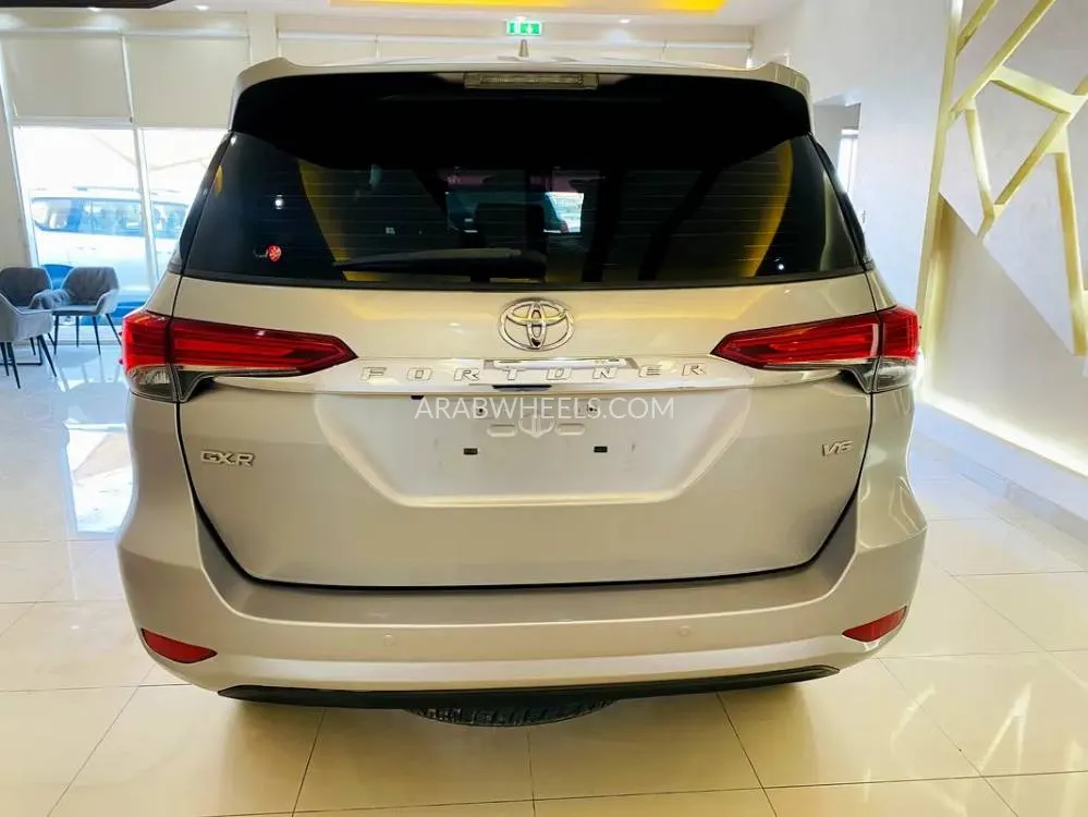 Toyota Fortuner 2018 for Sale in Sharjah Image-7