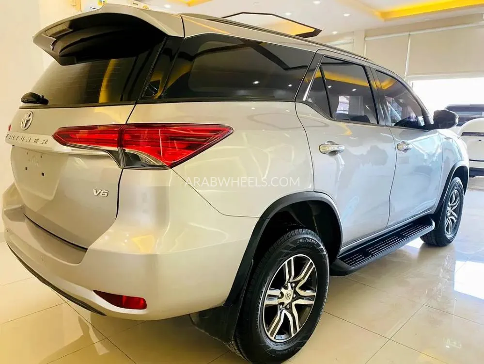 Toyota Fortuner 2018 for Sale in Sharjah Image-9