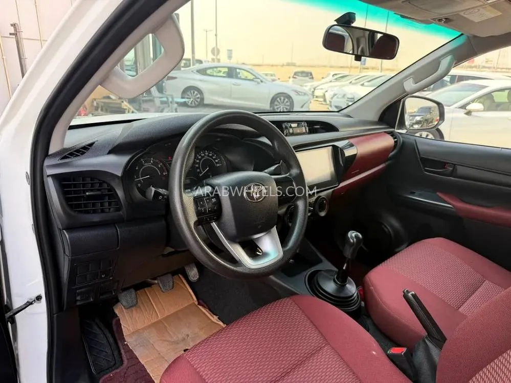 Toyota Hilux 2024 for Sale in Sharjah Image-3