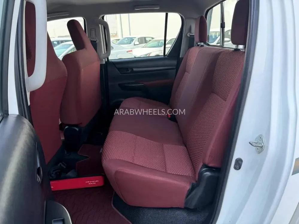 Toyota Hilux 2024 for Sale in Sharjah Image-8