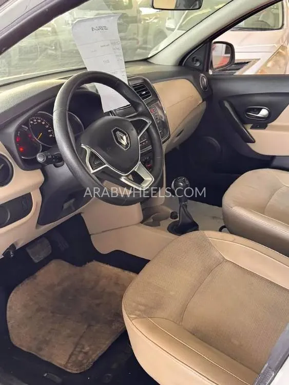 Renault Symbol 2017 for Sale in Ajman Image-5