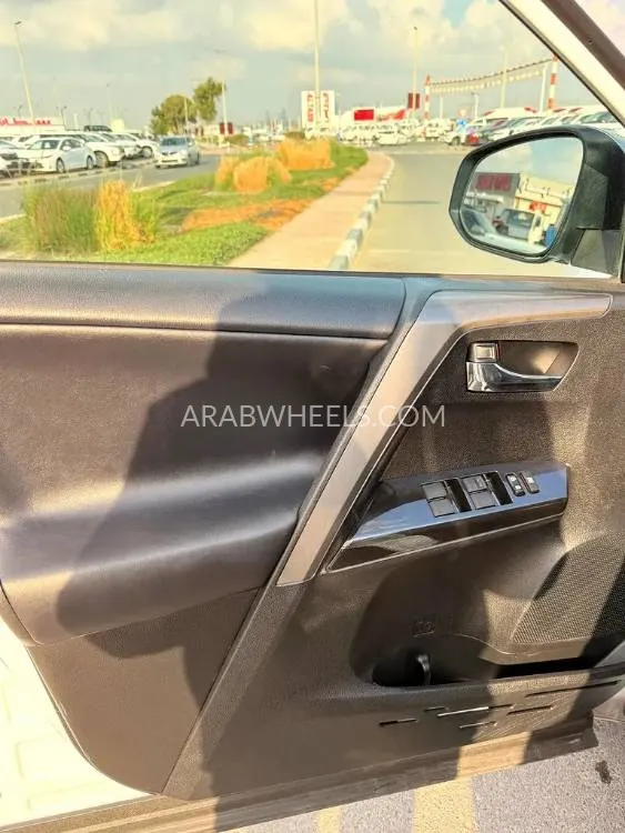 Toyota Rav4 2017 for Sale in Sharjah Image-5