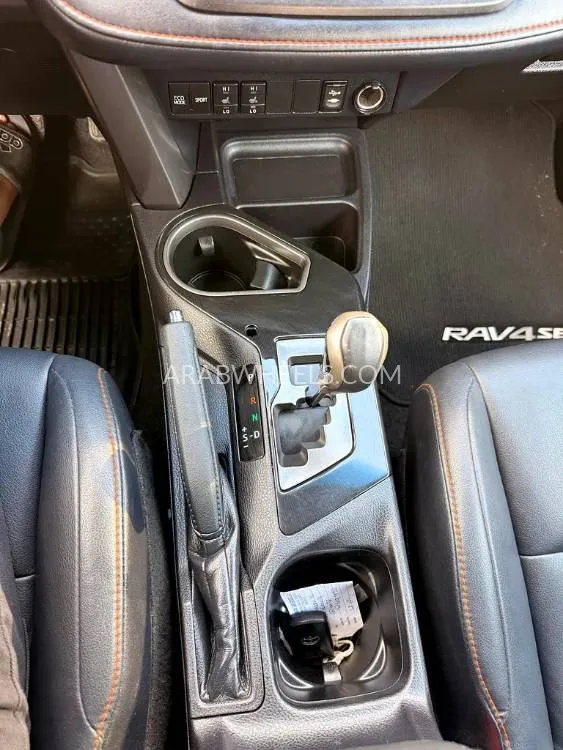 Toyota Rav4 2017 for Sale in Sharjah Image-9