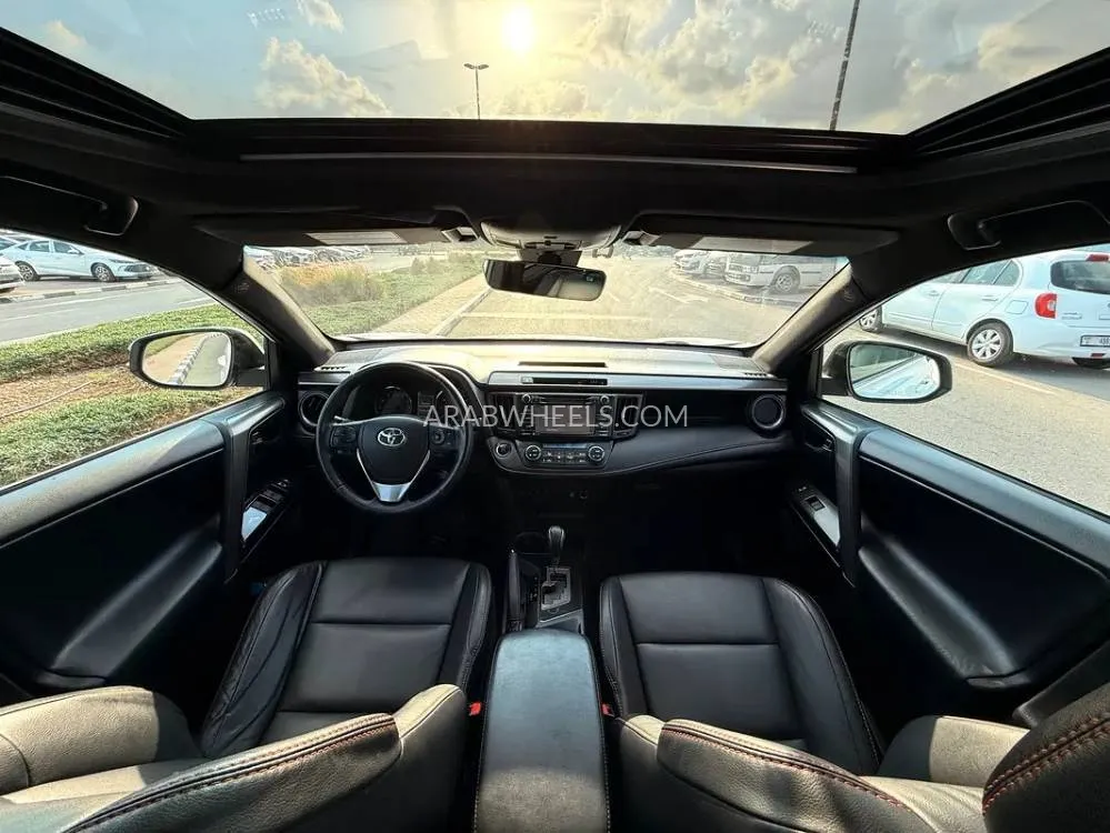 Toyota Rav4 2017 for Sale in Sharjah Image-10