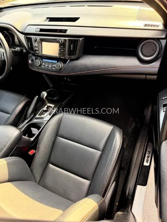 Toyota Rav4 2017 for Sale in Sharjah Image-12