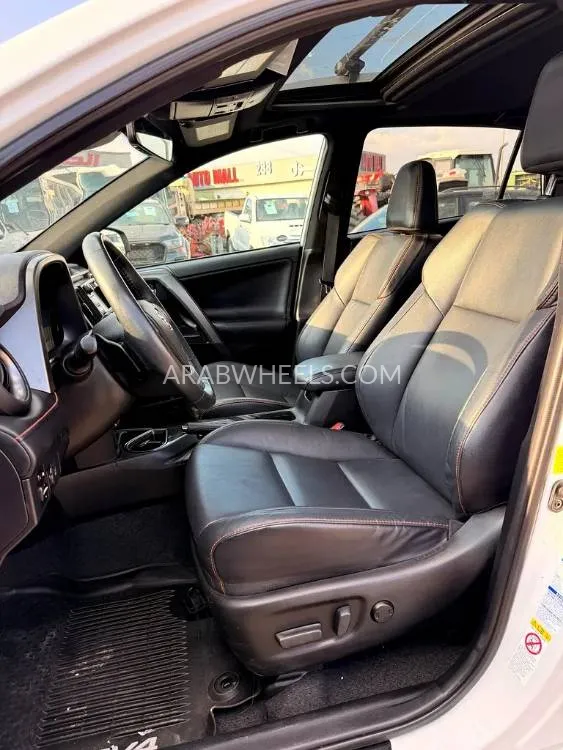Toyota Rav4 2017 for Sale in Sharjah Image-14
