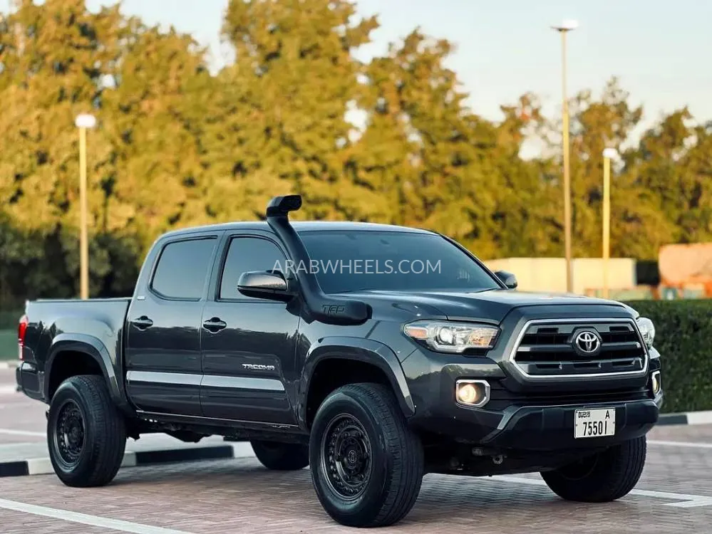 Toyota Tacoma 2017 for Sale in Sharjah Image-8