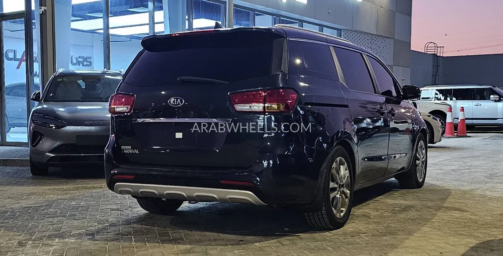 Kia Carnival 2016 for Sale in Abu Dhabi Image-6