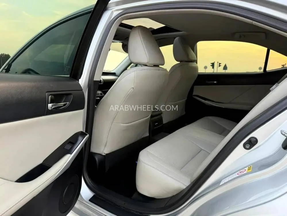 Lexus IS 2014 for Sale in Abu Dhabi Image-9