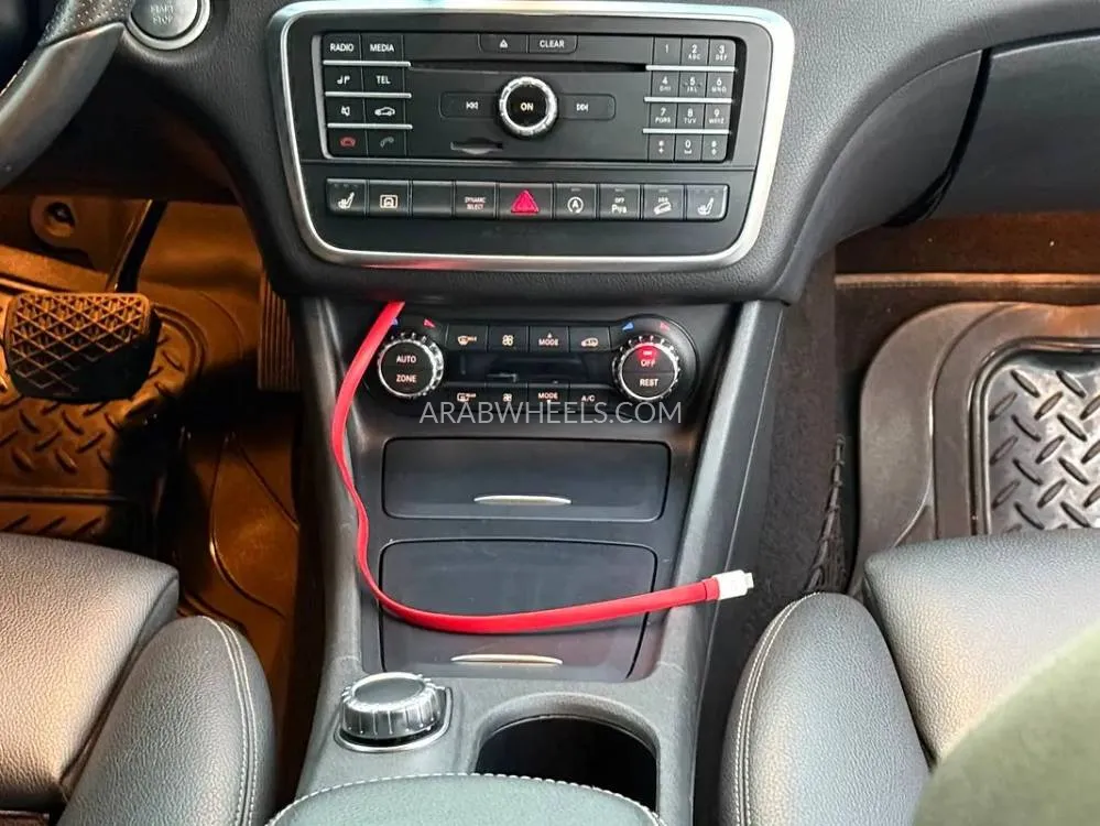 Mercedes Benz GLA 2017 for Sale in Abu Dhabi Image-4