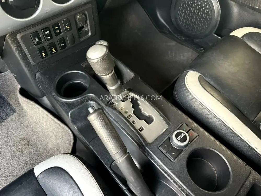 Toyota FJ Cruiser 2015 for Sale in Abu Dhabi Image-9