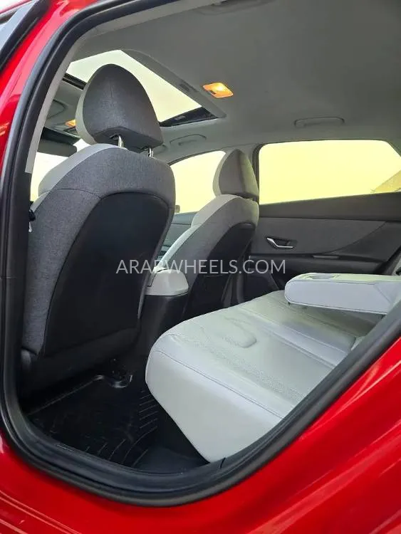 Hyundai Elantra 2023 for Sale in Ajman Image-7