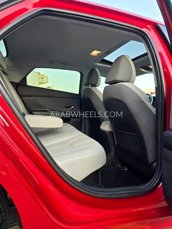 Hyundai Elantra 2023 for Sale in Ajman Image-12