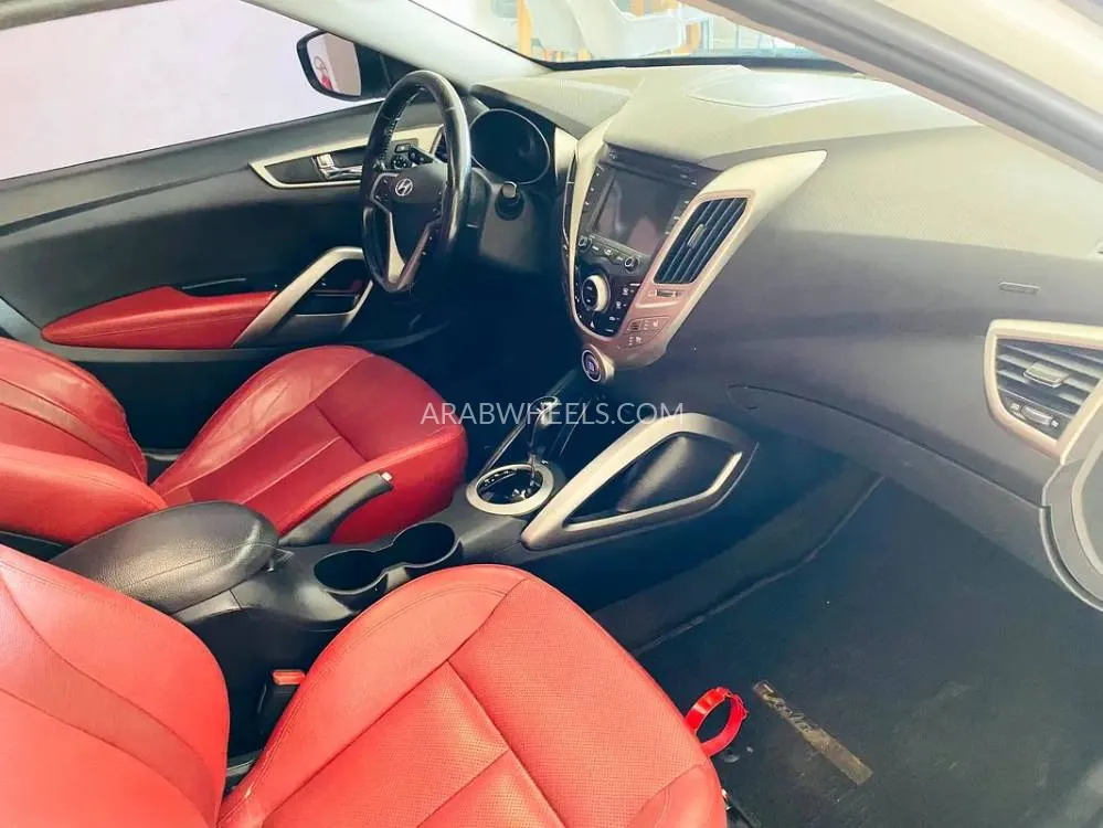 Hyundai Veloster 2015 for Sale in Sharjah Image-10