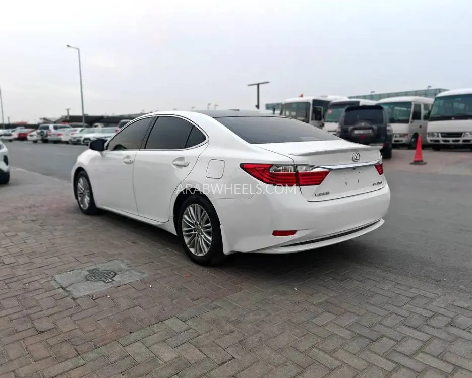 Lexus ES 2015 for Sale in Sharjah Image-12