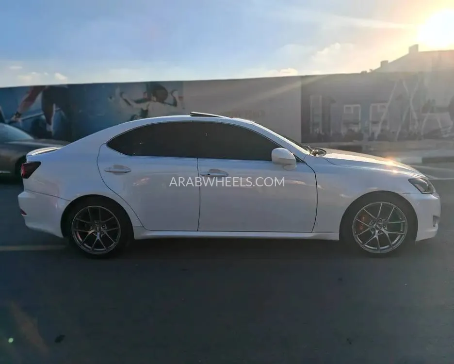 Lexus IS 2008 for Sale in Sharjah Image-12
