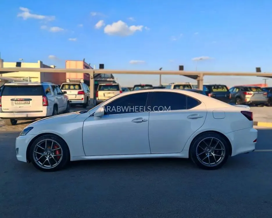 Lexus IS 2008 for Sale in Sharjah Image-13