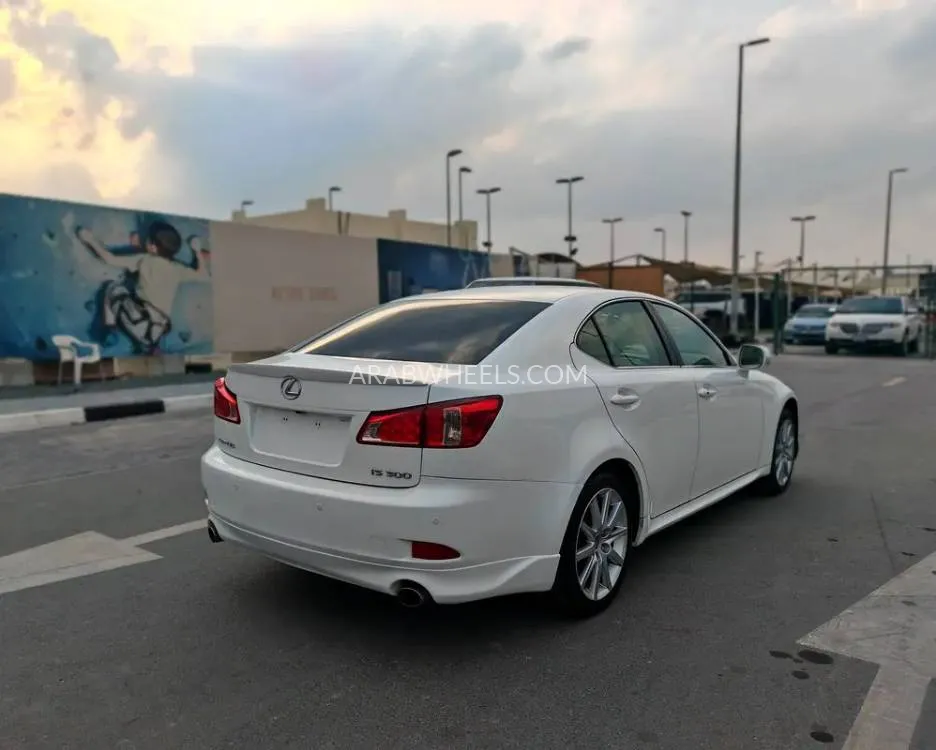 Lexus IS 2011 for Sale in Sharjah Image-2