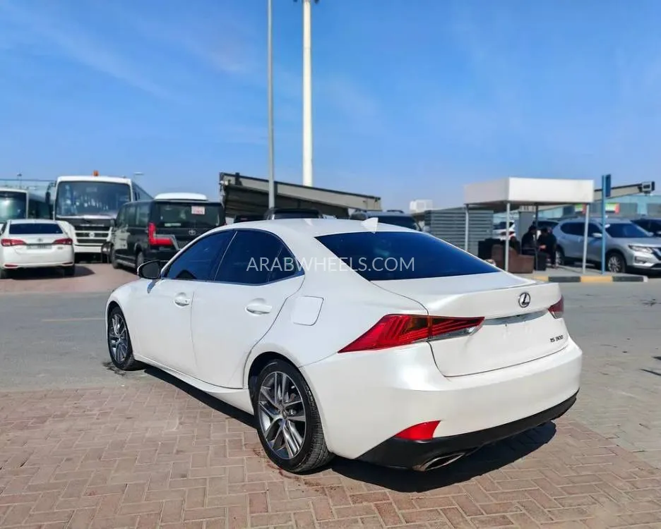 Lexus IS 2019 for Sale in Sharjah Image-3