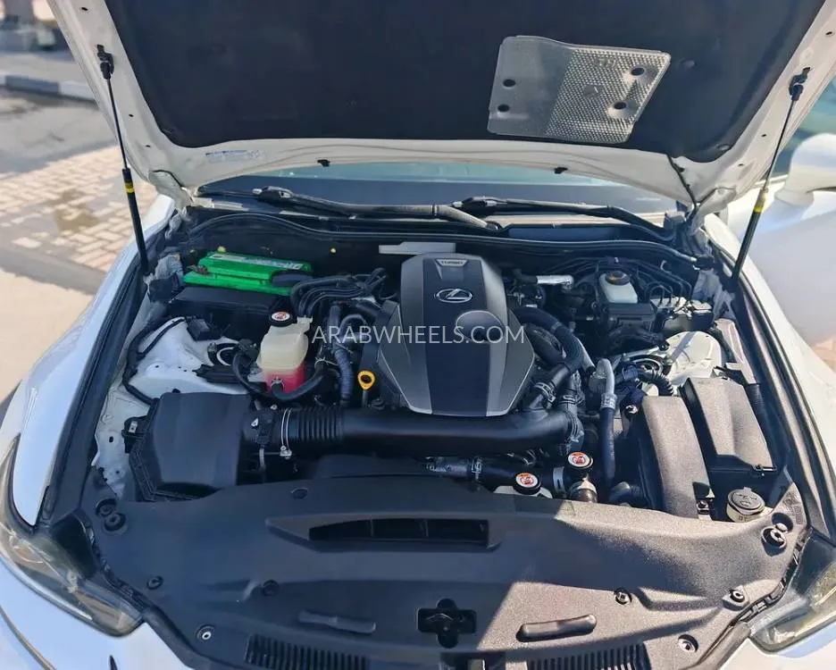 Lexus IS 2019 for Sale in Sharjah Image-9