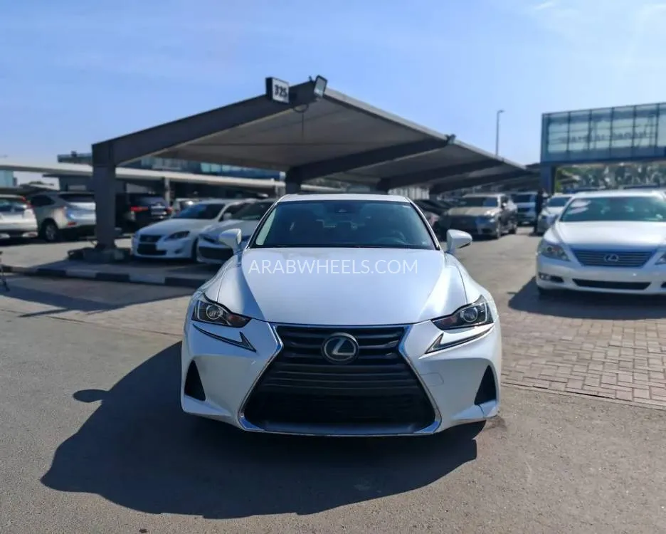 Lexus IS 2019 for Sale in Sharjah Image-12