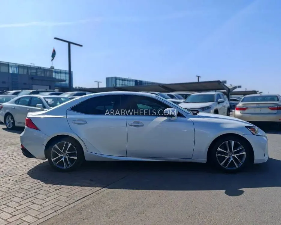 Lexus IS 2019 for Sale in Sharjah Image-14