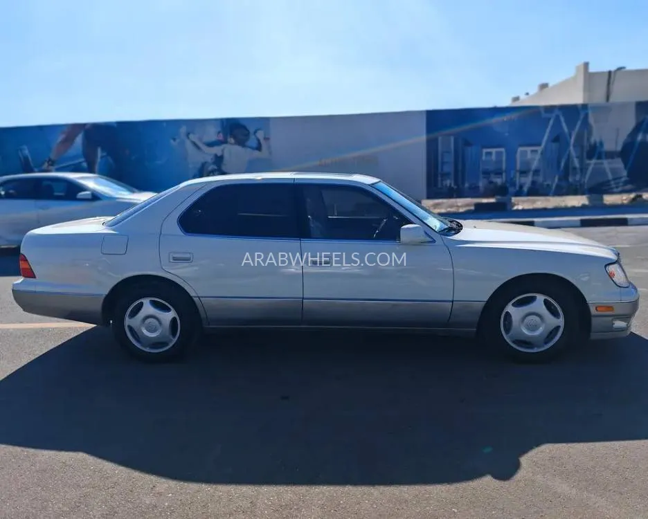 لكزس LS 2000 for Sale in الشارقة Image-14