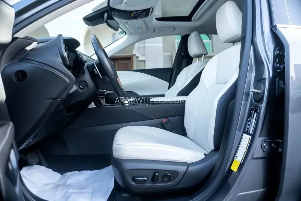 Lexus RX 2024 for Sale in Dubai Image-7