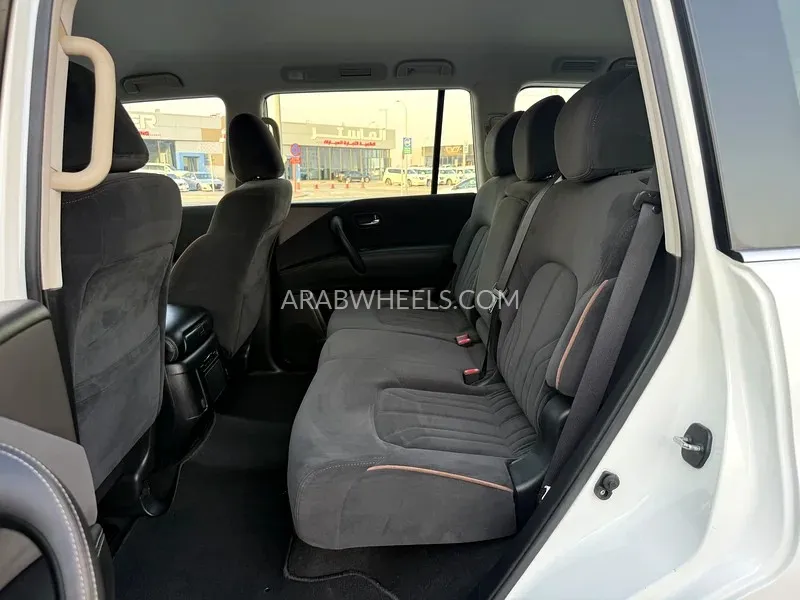Nissan Patrol 2020 for Sale in Abu Dhabi Image-2