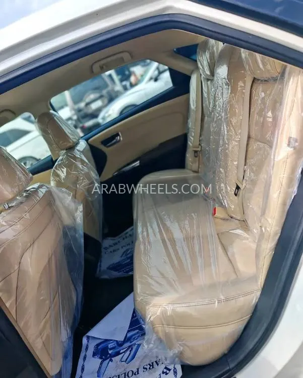 Toyota Avalon 2013 for Sale in Sharjah Image-10