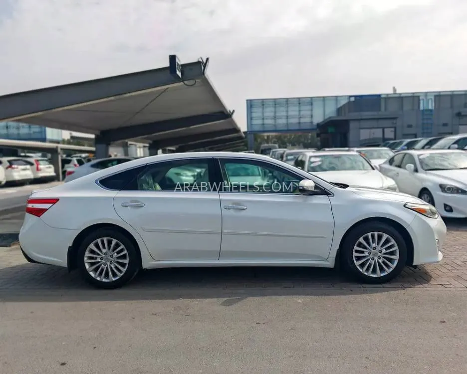Toyota Avalon 2013 for Sale in Sharjah Image-16