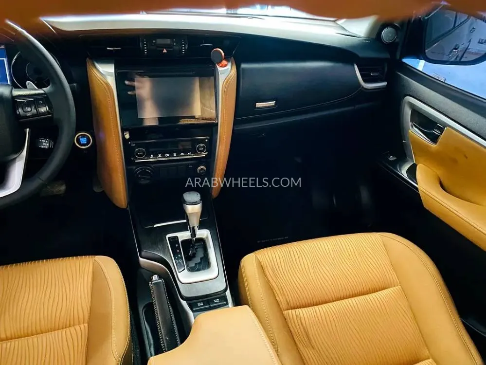 تويوتا فورتشنر 2018 for Sale in الشارقة Image-15