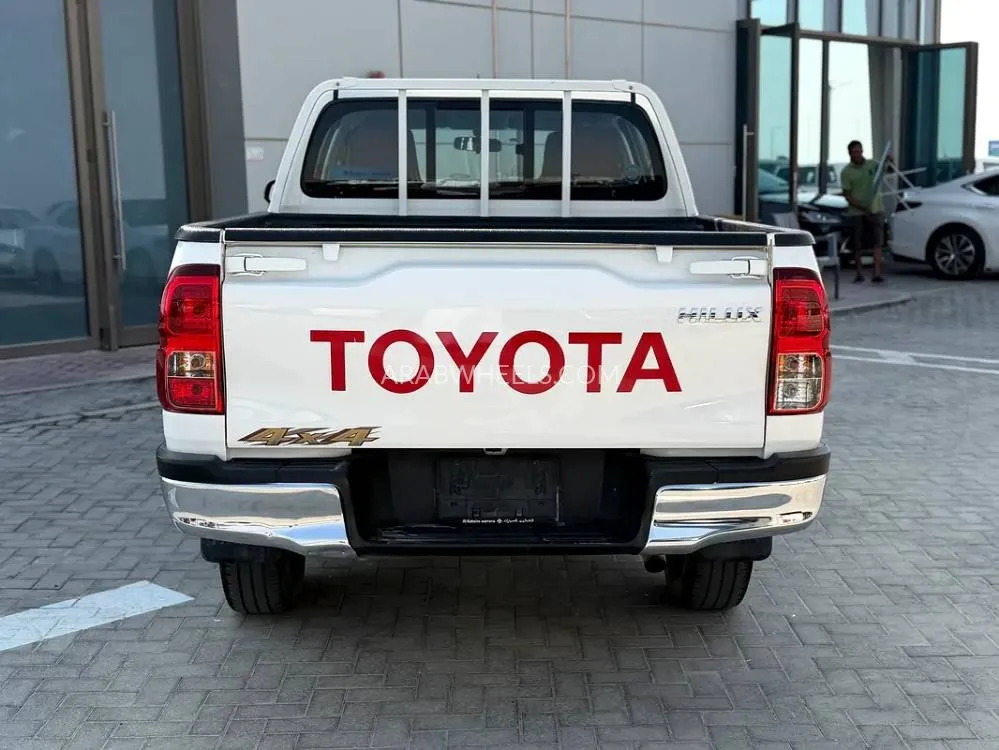 Toyota Hilux 2024 for Sale in Abu Dhabi Image-7