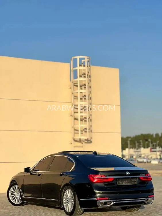 بي إم دبليو الفئة السابعة 2016 for Sale in الشارقة Image-4