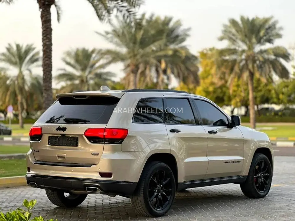 جيب جراند شيروكي 2015 for Sale in الشارقة Image-7