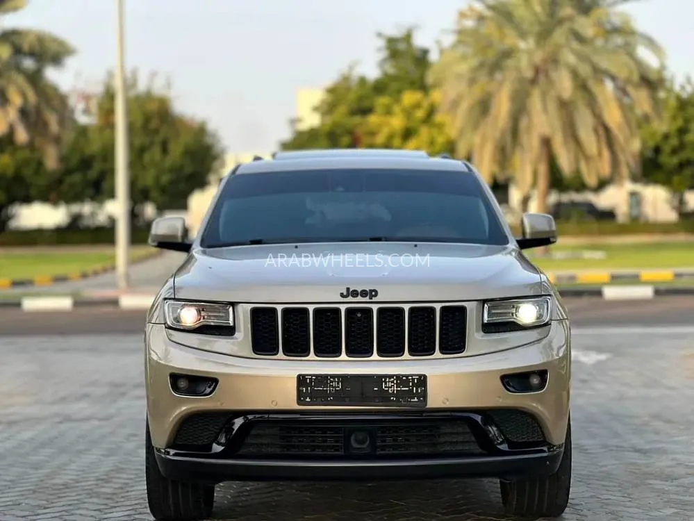 جيب جراند شيروكي 2015 for Sale in الشارقة Image-9