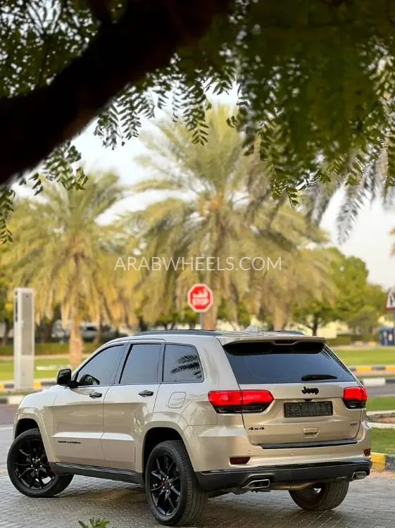 جيب جراند شيروكي 2015 for Sale in الشارقة Image-13
