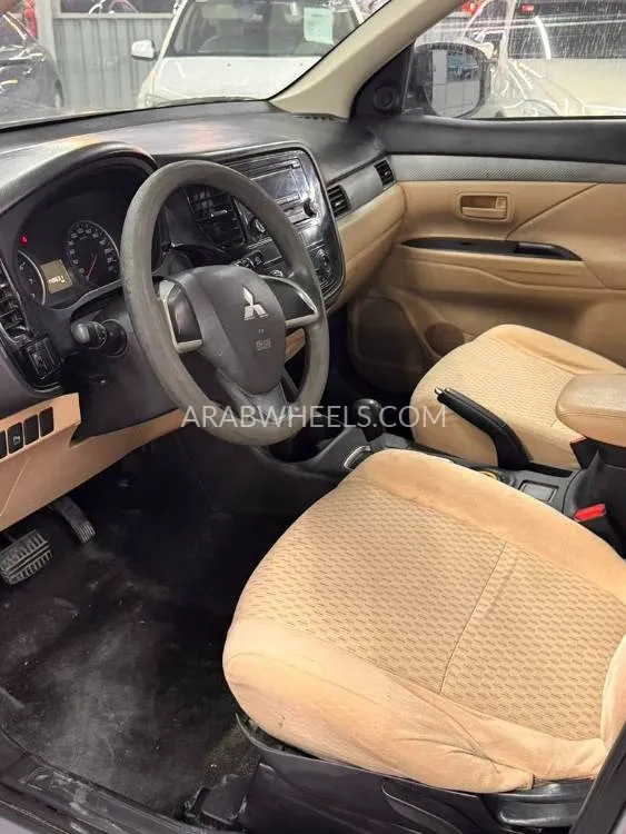 Mitsubishi Outlander 2013 for Sale in Ajman Image-2