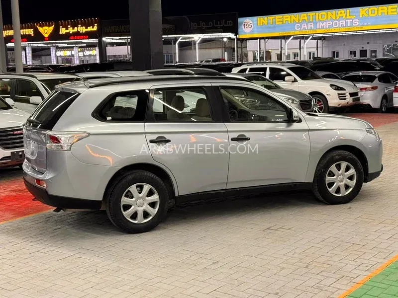 Mitsubishi Outlander 2013 for Sale in Ajman Image-6